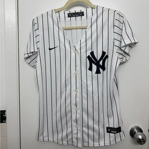-NY Yankees jersey
-Worn Once
-Purchased from Time Square Yankees Clubhouse